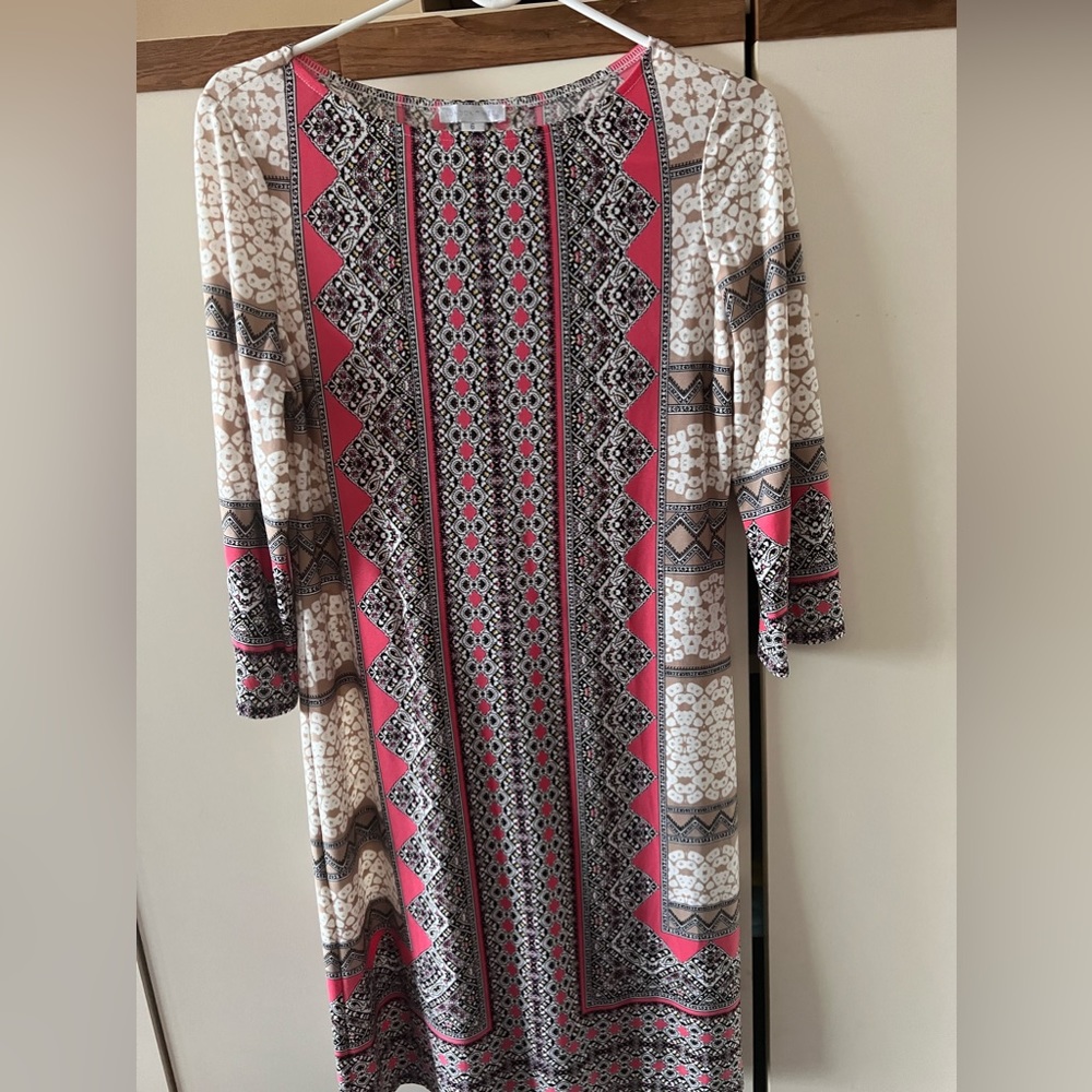 patterned dress, pink undertones size 6, good material and good for spring